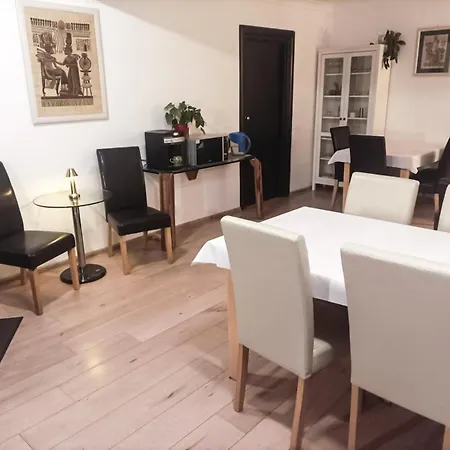 Alloggio in famiglia A-piramida *